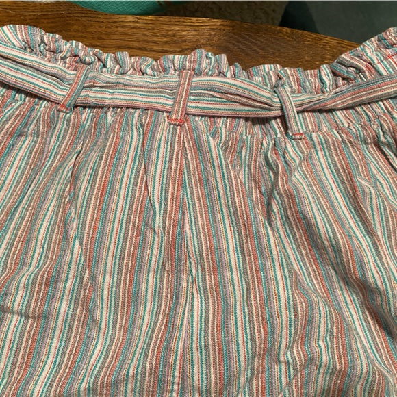 Women’s American Eagle stripped shorts - Picture 5 of 6